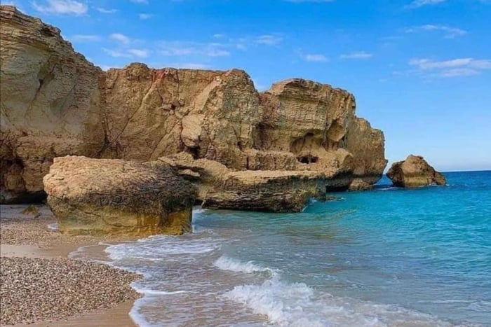 Erkunde West-Salalah & schwimme am karibischen Strand Fazayeh