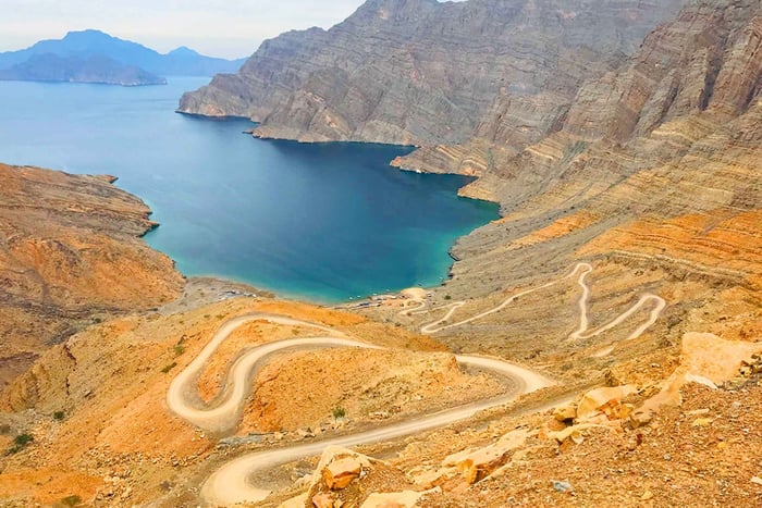 Von Dubai aus: Musandam Khasab Tour mit Bootsfahrt und Safari