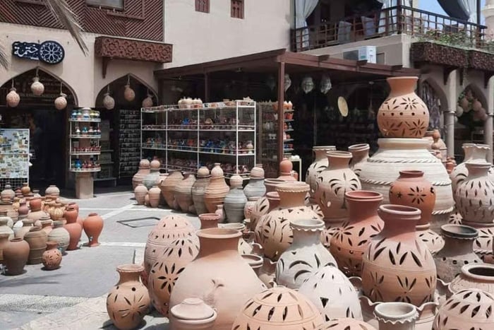 Från Nizwa: Delad dagsutflykt till Jebel Akhdar och Birkat Al Mouz