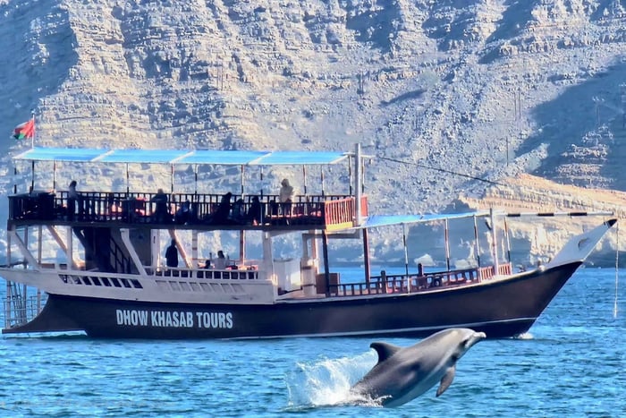 Khasab: Dhow Cruise with Lunch, Dolphin Watching& Snorkeling
