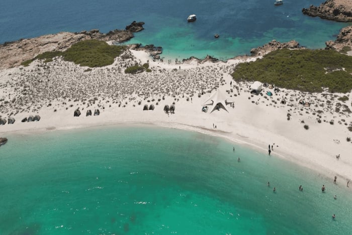 Muscat: Daymaniat Islands Boat Tour with Snorkeling&Brunch