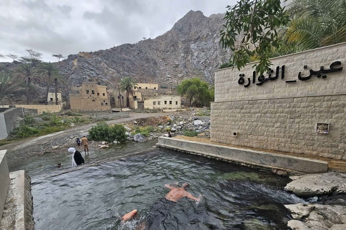 Muscat: tour di un giorno a Nakhal, Rustaq e alle sorgenti termali
