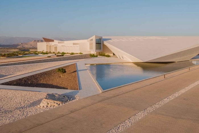 Muscat: Nizwa, Birkat Al Mouz & Oman Across Ages Museum
