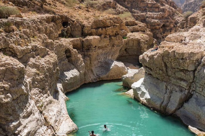 Maskat: Wycieczka do Wadi Shab i Bimmah Sinkhole z odbiór i lunchem