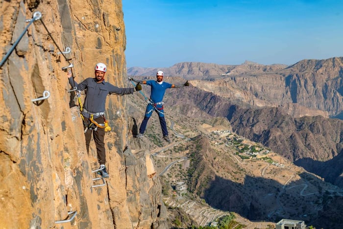 Nizwa: Caminhada na varanda de Jebel Shams e aventura na Via Ferrata