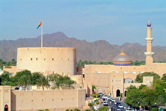 Muscat: Group Full-Day Nizwa Souq, Fort&Birkat Al Mouz+Lunch