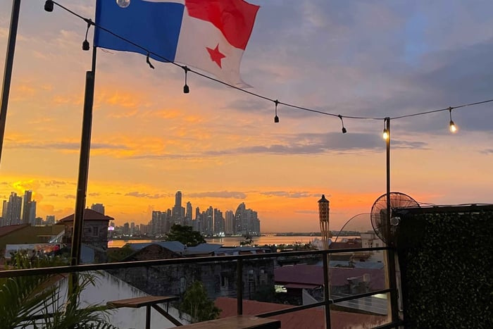 Casco Viejo Golden Hour: Rooftop Sunset Social Experience