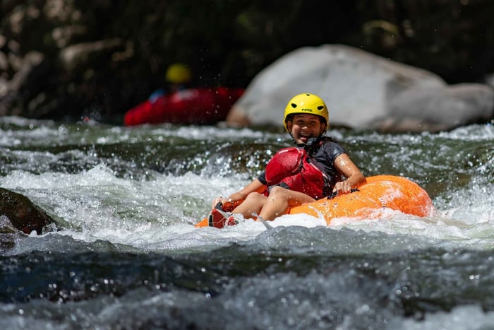 Avventura di tubing sul fiume Cochea
