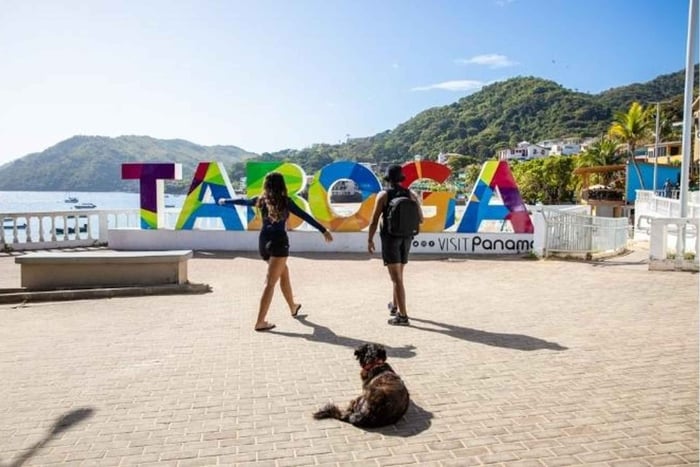 Depuis Panama : une journée sur l'île Taboga avec ferry et déjeuner