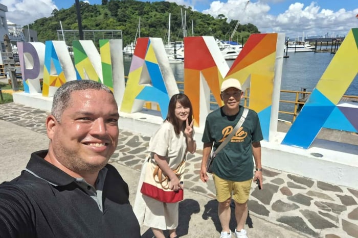 Panama City: Canal, Old Town, and Amador Causeway Tour