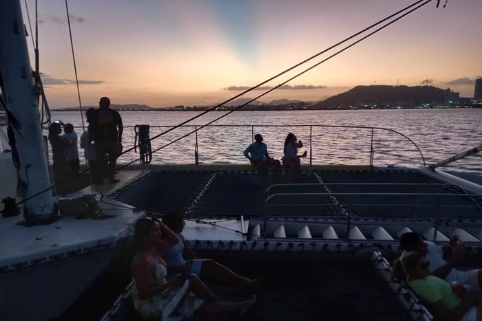 Panama Stad: Zonsondergang Panama Bay Catamaran Tour met Open Bar