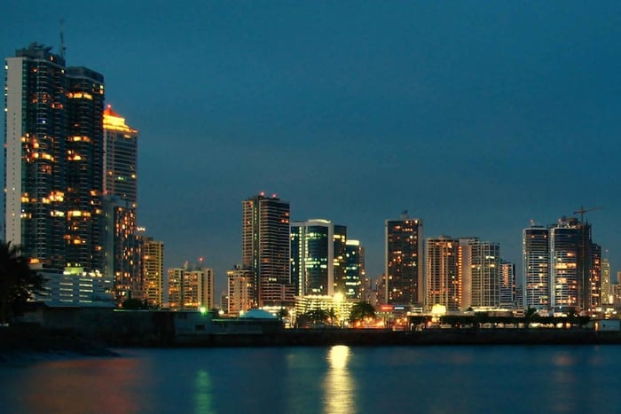 Panama Illuminated: Night Tour between History and Sea