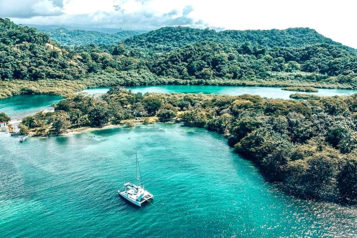 Panama City/Portobelo: Katamaraaniretki w/Snorkkeliretki ja lounas