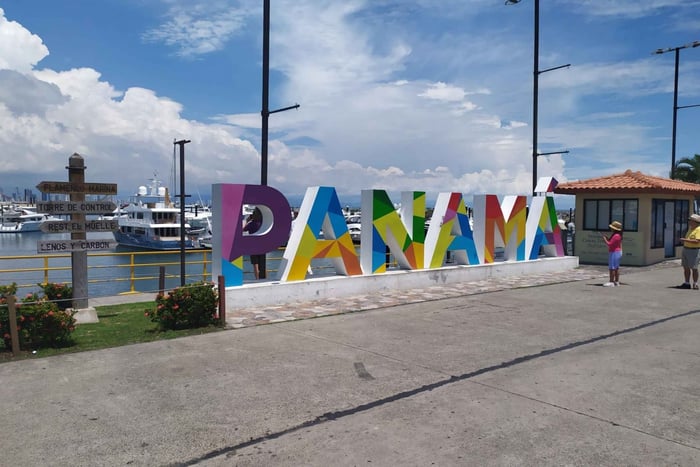 Panama City: Shared Half-Day City and Canal Tour