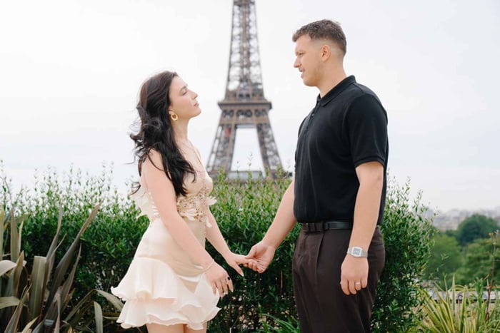Eiffel Tower Vintage Photoshoot