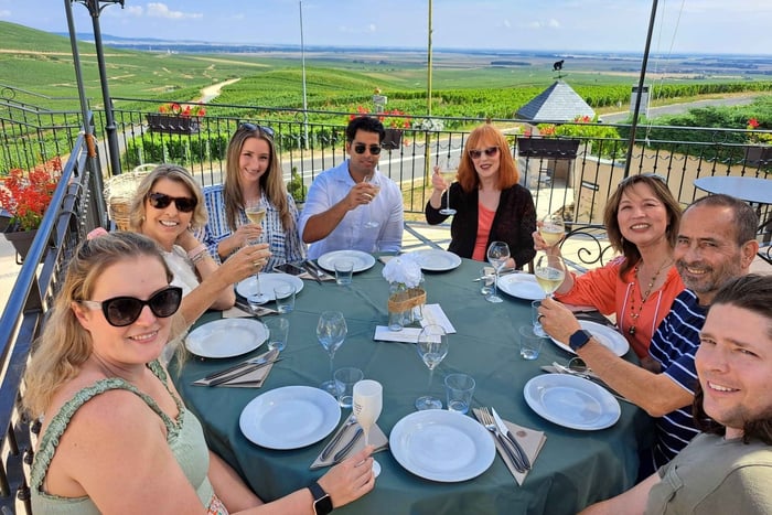 Nasza wycieczka szampańska po rodzinnych winnicach z Paryża: 10 degustacji i lunch