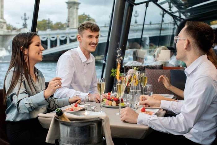 Festive Paris Lunch Cruise on Christmas Day
