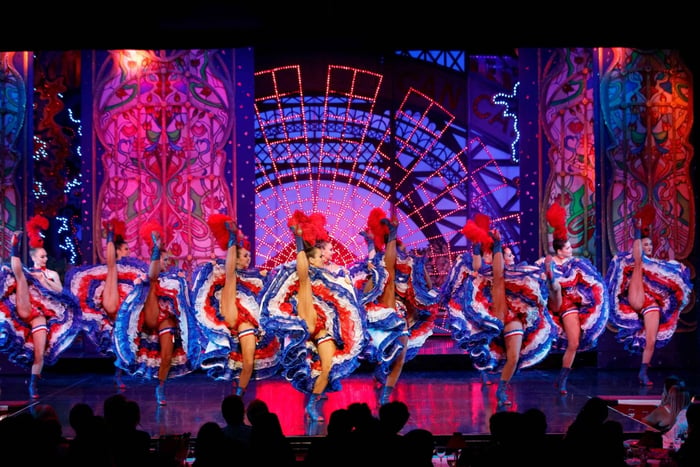 Primeiro espetáculo no Moulin Rouge com champanhe e cruzeiro pelo Sena
