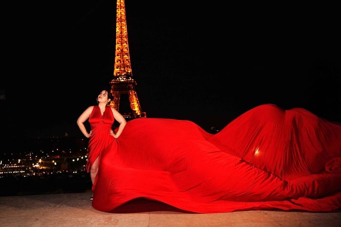 Fotoshooting mit rotem Kleid