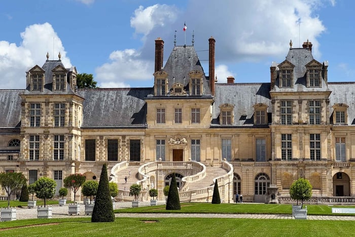 Fontainbleau Castle and Provins Medieval City