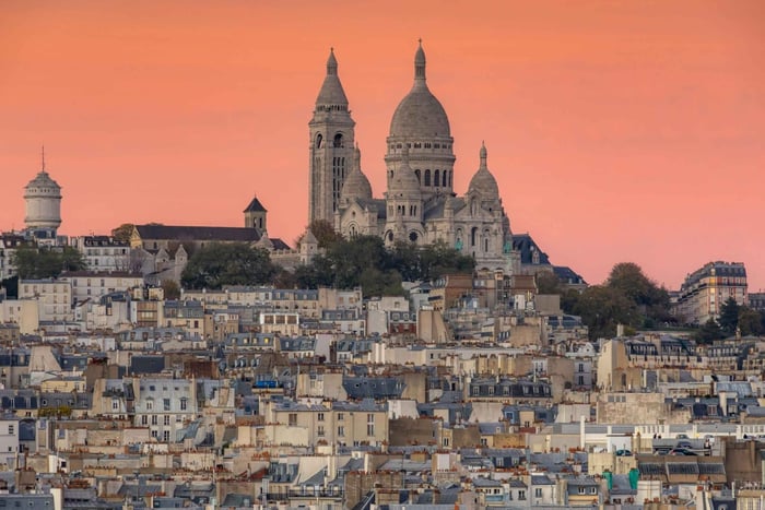 Montmartre Walking Tour: Art, History & Bohemian Life