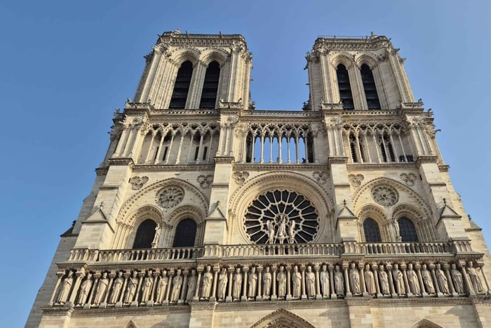 Notre Dame Cathedral Tour with French-Speaking Guide