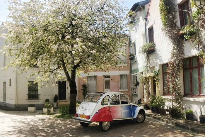 Hors des sentiers battus à Paris : visite de 2 heures en 2CV d'époque