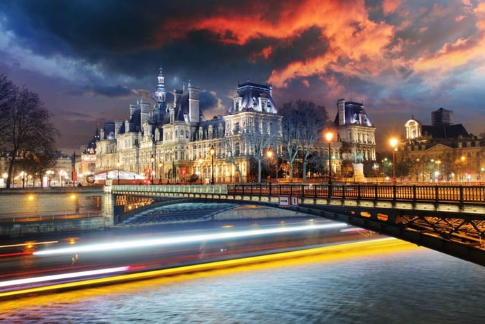 Paris, mellom forbrytelser og mysterier