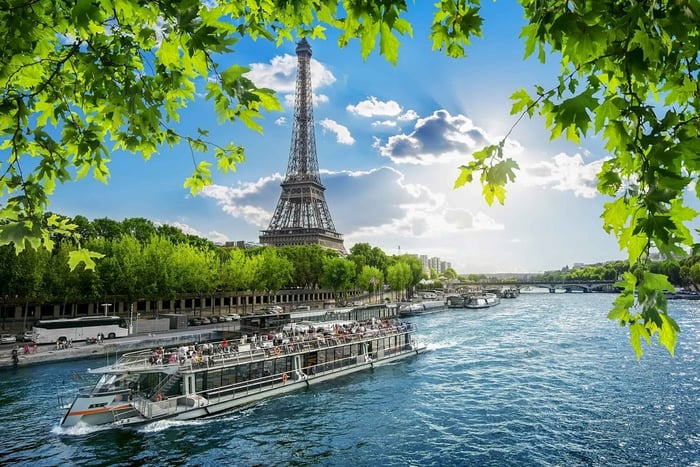 Paris: Day or Sunset Cruise with Drink, Ice Cream or Dessert