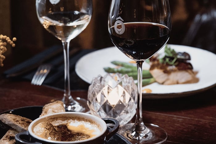 Parigi: Cena con selezione di vini personalizzata