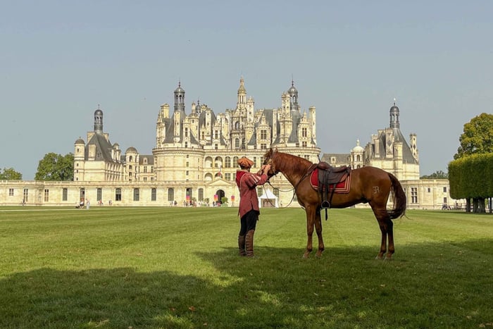 Paris: Loire Valley Castles Tour with Wine Tasting