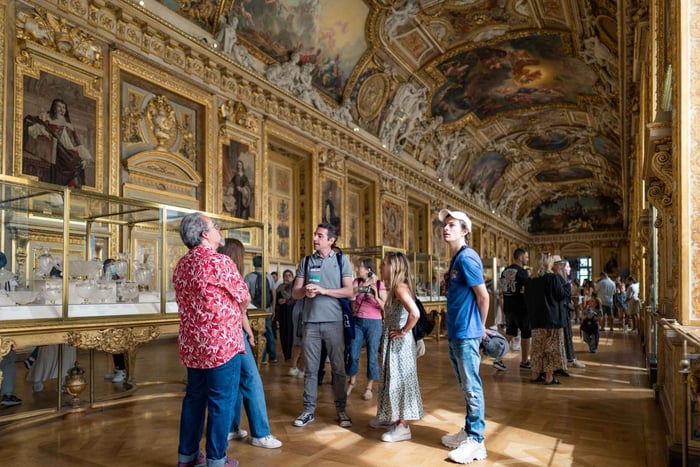 Museo del Louvre de París: tour guiado en grupo reducido a lo más destacado