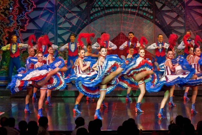 Parijs: Moulin Rouge Cabaret Show Ticket met Champagne