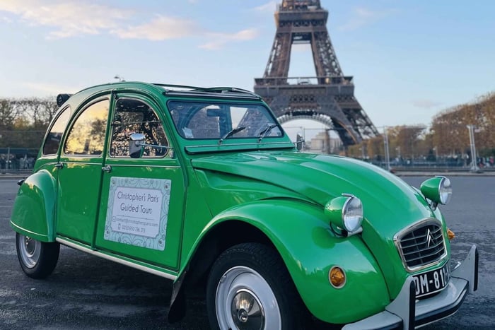 Visite guidée privée de Paris dans une voiture française classique de type 2CV