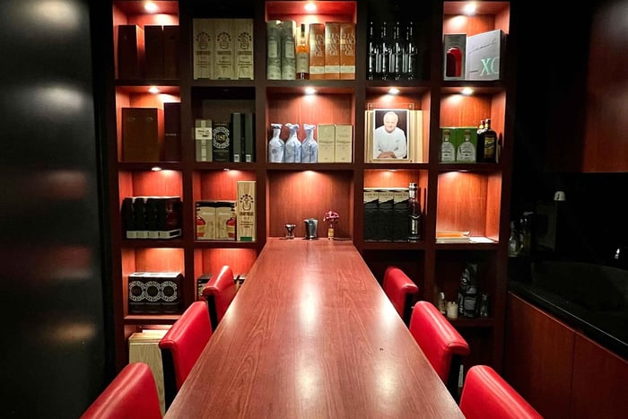 Paris : Wine tasting at the cellar of Joël Robuchon