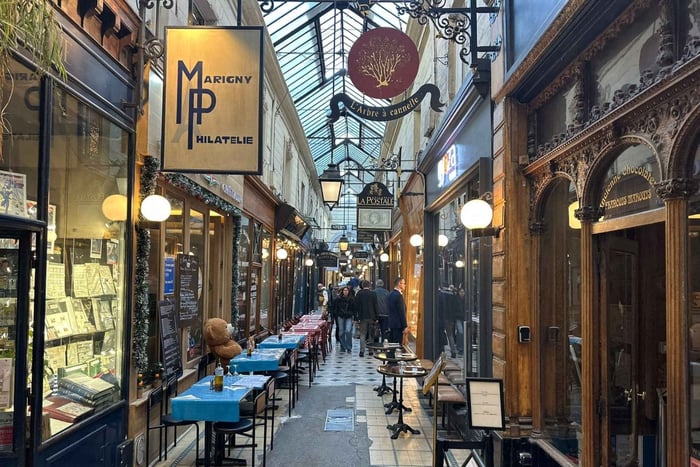 Secret Covered Passages Tour in Paris