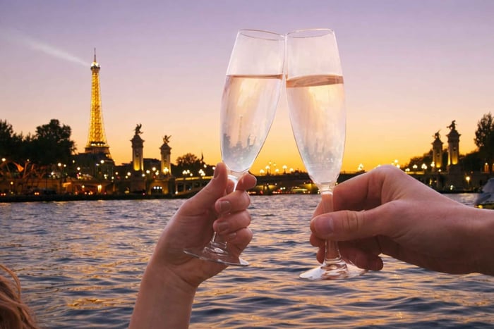 Seine River Sightseeing Evening Cruise with Champagne