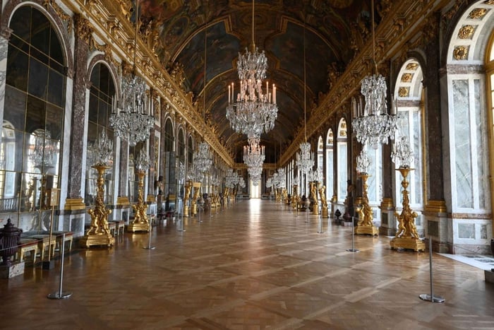 Versailles: Palace & Gardens Private Tour by Golf Cart
