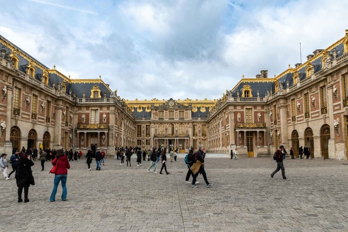 Versailles: Skip-the-Line Palace & Gardens Small Group Tour