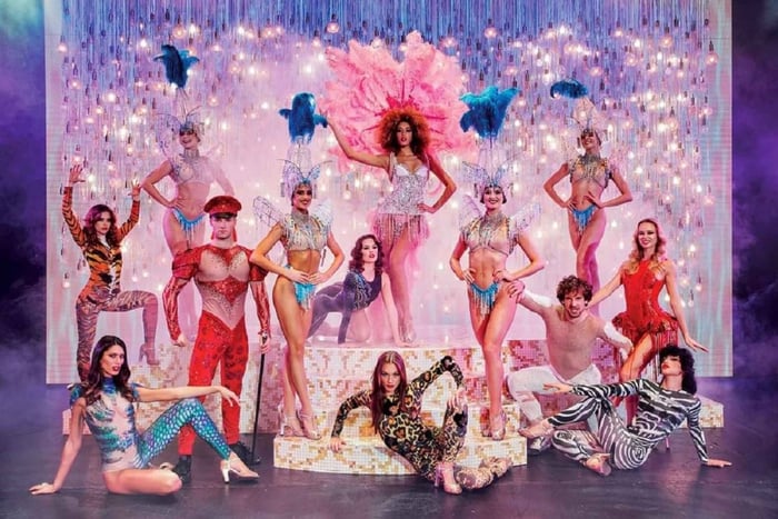 Pariisi: Paradis Latin Cabaret Show ja valinnainen samppanja