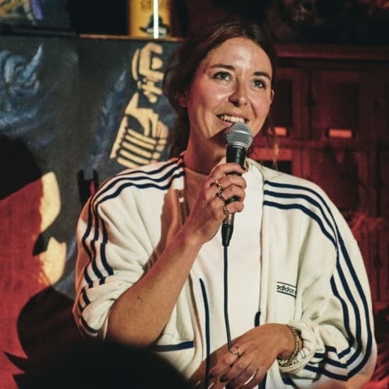 Le Loup Comedy République: Увлекательное стендап-шоу в Париже!