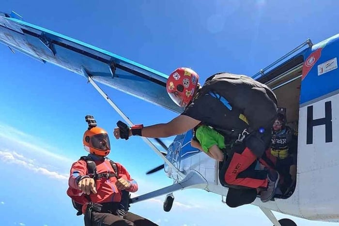 Pattaya-Bangkok: Tandem fallskärmshoppning med havsutsikt