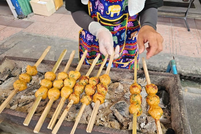 Pattaya Bites Food Tour with 15+ Tastings