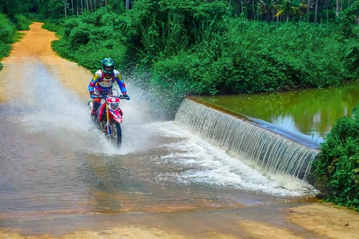 Pattaya: Puolen päivän opastettu Enduro-kierros aterioineen