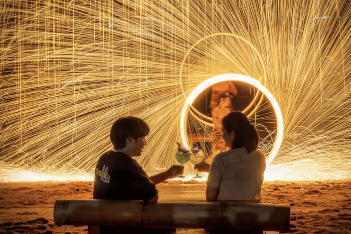 Pattaya: Thrilling Fire Show with Dinner on The Beach