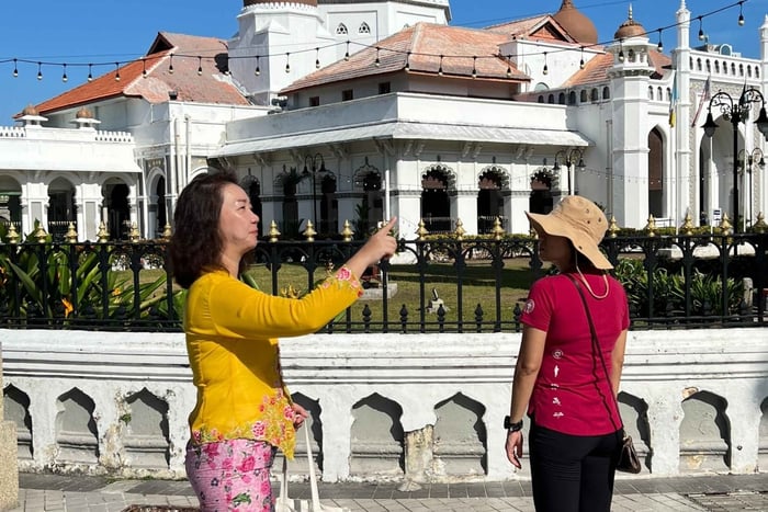 Baba & Nyonya Costume Experience & Heritage Walk