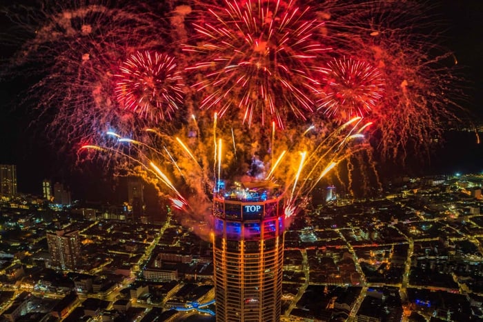 George Town: entrada al Rainbow Skywalk de The TOP Penang con bebida
