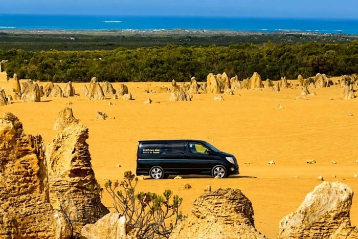 Van Perth naar de Pinnacles met een woestijnrit in een terreinwagen en sandboarding