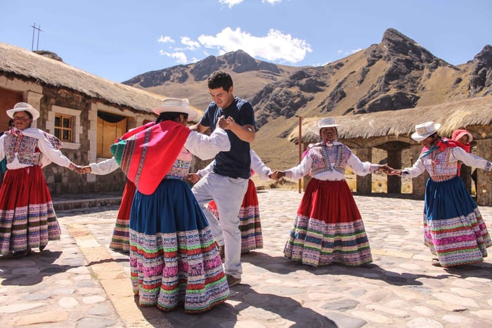 Arequipa: 2-day tours of Colca Canyon with a homestay in a local family's house