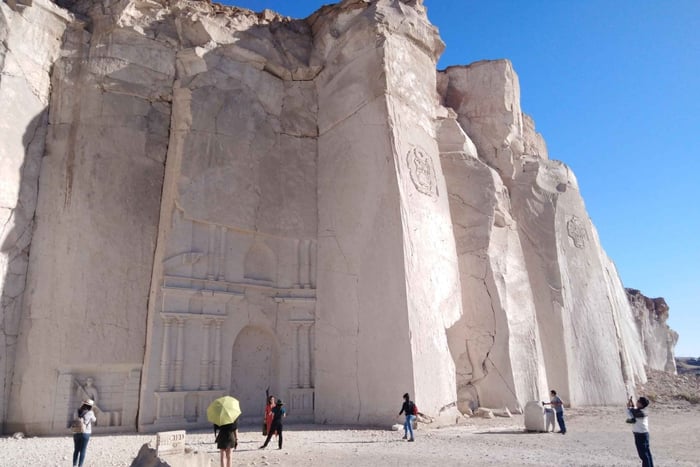 Arequipa: Ruta del Sillar Tour & Cañon de Culebrillas